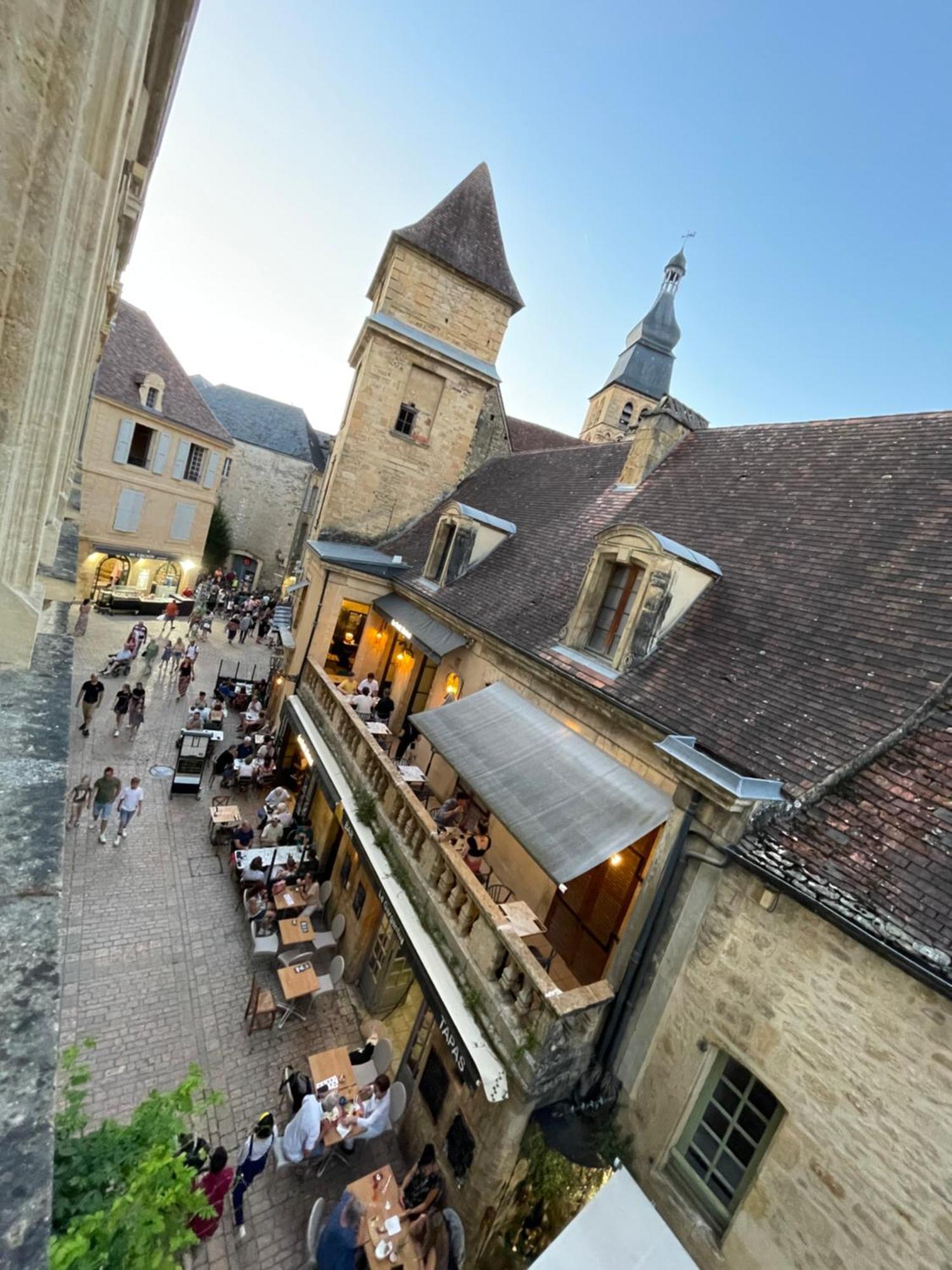 Au Coeur Du Centre Historique De Sarlat Apartment Luaran gambar