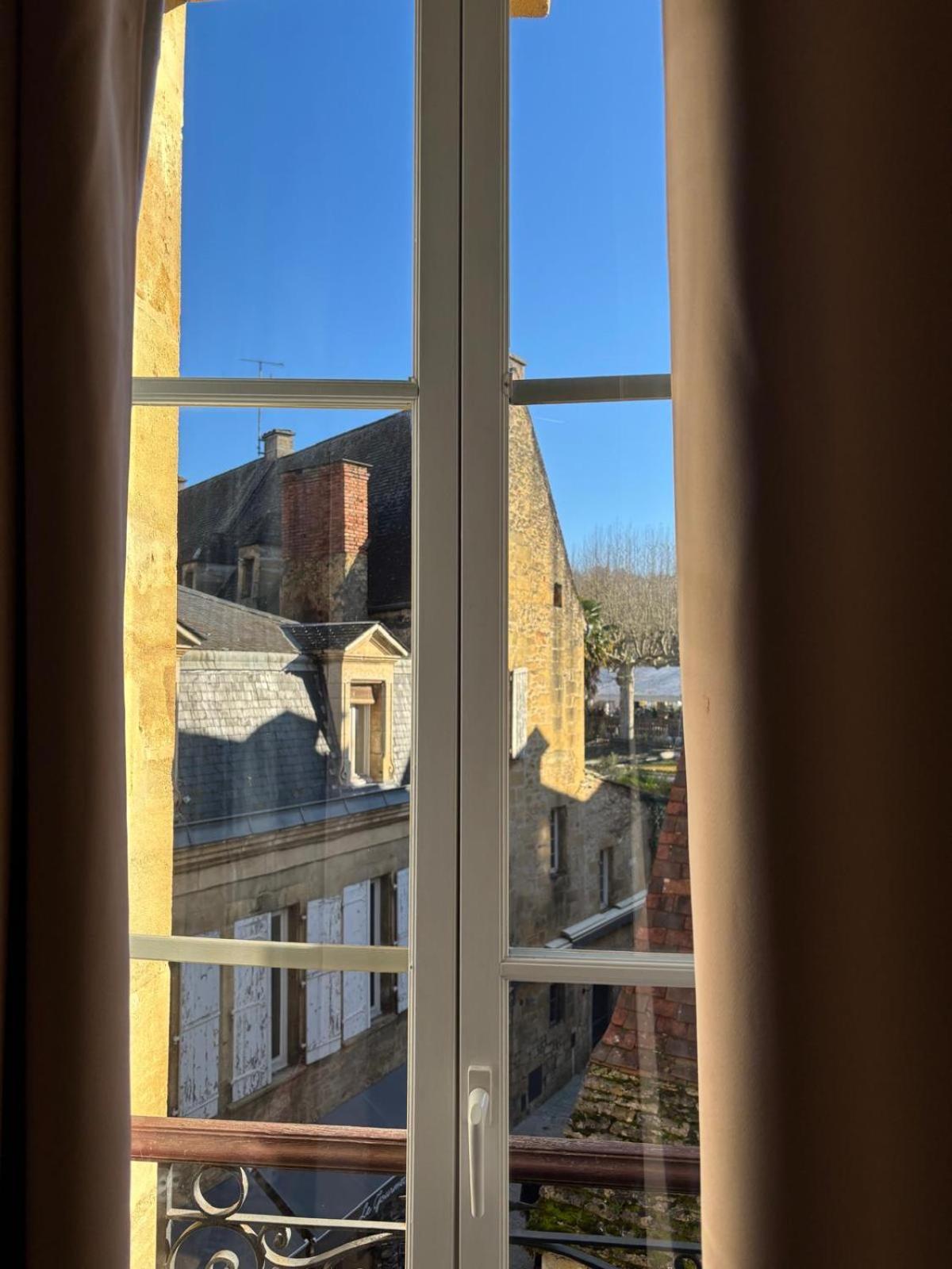 Au Coeur Du Centre Historique De Sarlat Apartment Luaran gambar